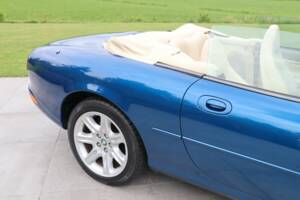 Image 21/50 de Jaguar XK8 4.0 (1997)