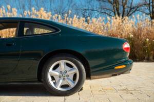 Image 17/50 de Jaguar XK8 4.0 (1998)