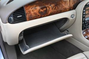 Image 45/50 of Jaguar XJ 8 4.2 (2006)