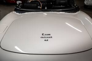 Image 11/53 de Jaguar E-Type (1970)