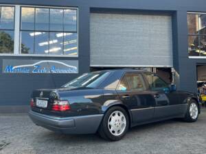 Imagen 10/64 de Mercedes-Benz E 500 (1993)