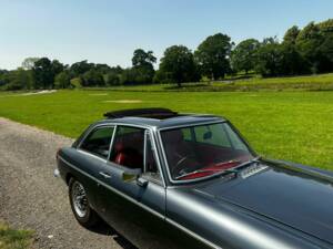 Image 8/38 of MG MGB GT V8 (1974)