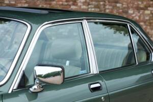 Image 36/50 of Jaguar XJ 6 4.2 (1985)