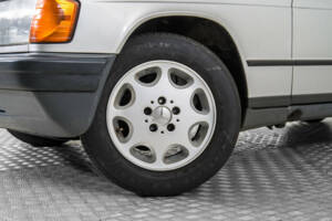 Image 4/50 of Mercedes-Benz 190 E (1986)