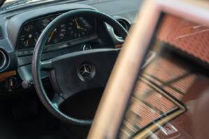 Image 22/53 de Mercedes-Benz 200 T (1982)