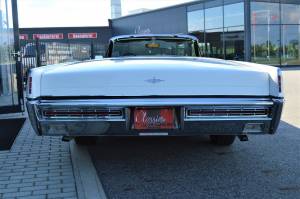 Image 19/50 of Lincoln Continental Convertible (1967)
