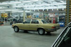Image 7/50 de Mercedes-Benz 280 SE (1975)