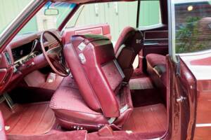 Bild 174/200 von Cadillac Coupe DeVille (1968)