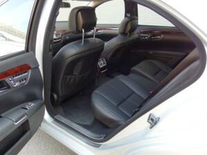 Image 59/98 of Mercedes-Benz S 500 L (2007)