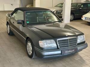 Imagen 3/14 de Mercedes-Benz E 220 (1993)