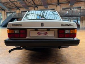 Bild 11/43 von Volvo 240 (1989)
