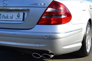 Imagen 48/100 de Mercedes-Benz E 55 AMG (2003)