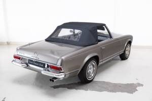 Image 7/35 de Mercedes-Benz 230 SL (1966)