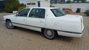 Bild 4/8 von Cadillac DeVille Concours (1995)