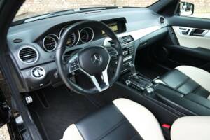 Image 44/50 of Mercedes-Benz C 63 AMG (2012)