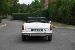 Image 7/50 of MG MGB (1972)