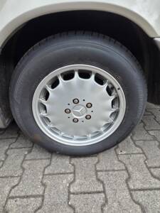 Image 52/103 de Mercedes-Benz 300 SE (1991)