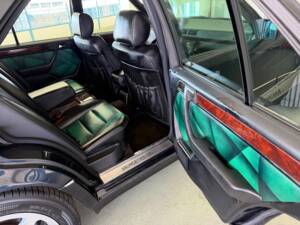 Image 18/25 of Mercedes-Benz E 500 Limited (1994)
