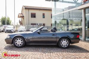 Image 10/18 of Mercedes-Benz 500 SL (1992)