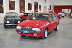 Bild 2/30 von Alfa Romeo 75 2.0 Twin Spark (1988)