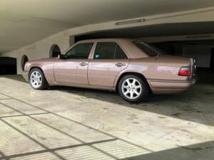 Afbeelding 4/9 van Mercedes-Benz E 220 (1994)