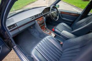 Bild 12/26 von Mercedes-Benz 300 TE (1992)