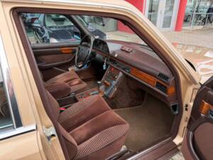 Bild 20/36 von Mercedes-Benz 380 SE (1981)
