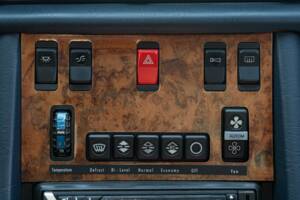 Bild 33/50 von Mercedes-Benz 380 SEC (1982)