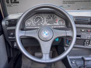 Image 10/27 of BMW 320i (1990)