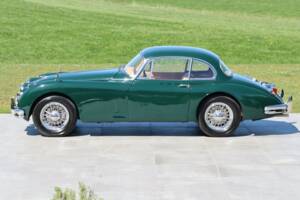 Image 26/50 of Jaguar XK 150 FHC (1959)