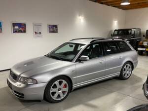 Bild 6/64 von Audi S4 Avant (2000)