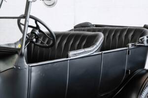 Image 17/39 of Ford Model T Touring (1924)