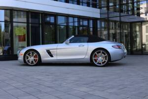 Image 2/75 of Mercedes-Benz SLS AMG Roadster (2012)