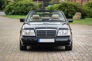 Image 8/83 de Mercedes-Benz E 220 (1996)