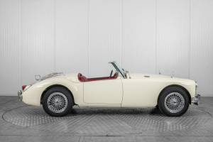 Image 12/50 of MG MGA 1500 (1958)