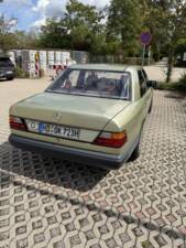 Bild 6/19 von Mercedes-Benz 200 D (1984)
