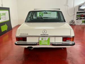 Image 5/46 of Mercedes-Benz 220 D (1972)