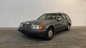 Bild 1/81 von Mercedes-Benz 250 TD (1992)