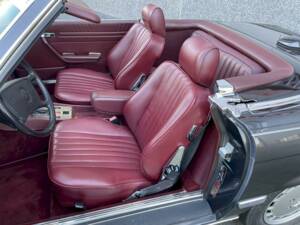 Image 19/32 of Mercedes-Benz 560 SL (1987)