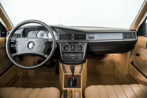Obraz 7/50 pojazdu Mercedes-Benz 190 D 2.5 (1986)