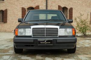 Image 3/49 of Mercedes-Benz 320 E (1993)