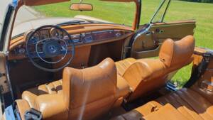 Image 15/38 of Mercedes-Benz 280 SE 3,5 (1969)