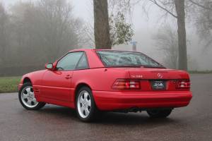 Immagine 8/21 di Mercedes-Benz SL 500 (2000)