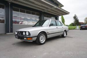 Image 2/59 of BMW 528i (1982)