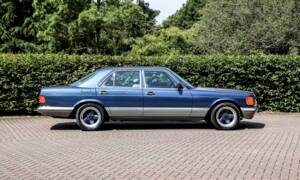 Immagine 2/44 di Mercedes-Benz 500 SE (1985)