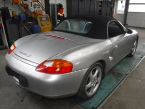 Immagine 34/37 di Porsche Boxster S (2000)