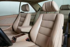 Image 2/41 of Mercedes-Benz 560 SEC (1990)