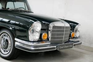 Image 23/32 of Mercedes-Benz 280 SE 3,5 (1971)