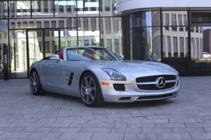 Image 17/75 of Mercedes-Benz SLS AMG Roadster (2012)
