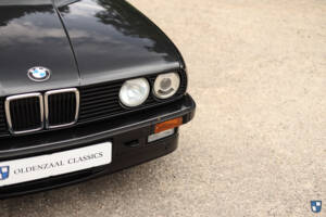 Bild 75/83 von BMW 325i (1990)